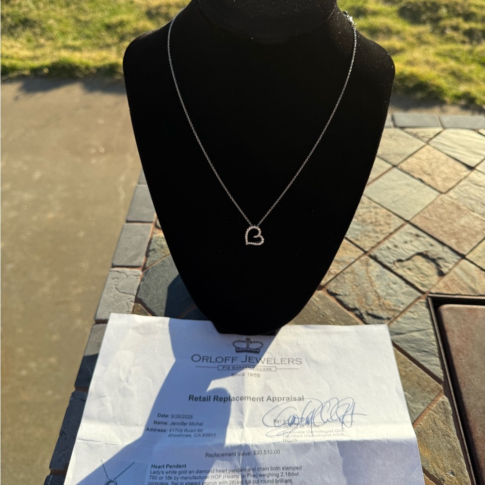 Hearts on Fire 18 carat white gold with diamonds Heart Necklace - Picture 6 of 6